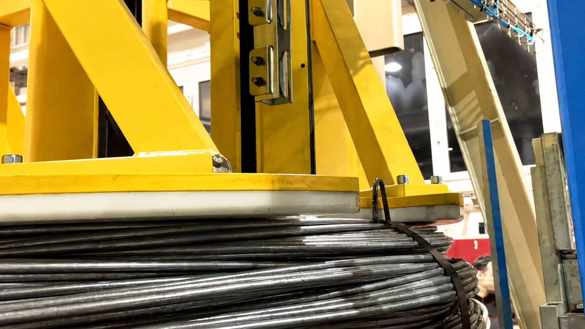 Sistema de introducción de consumibles de anillas de Saizar Strapping Machine S.L.