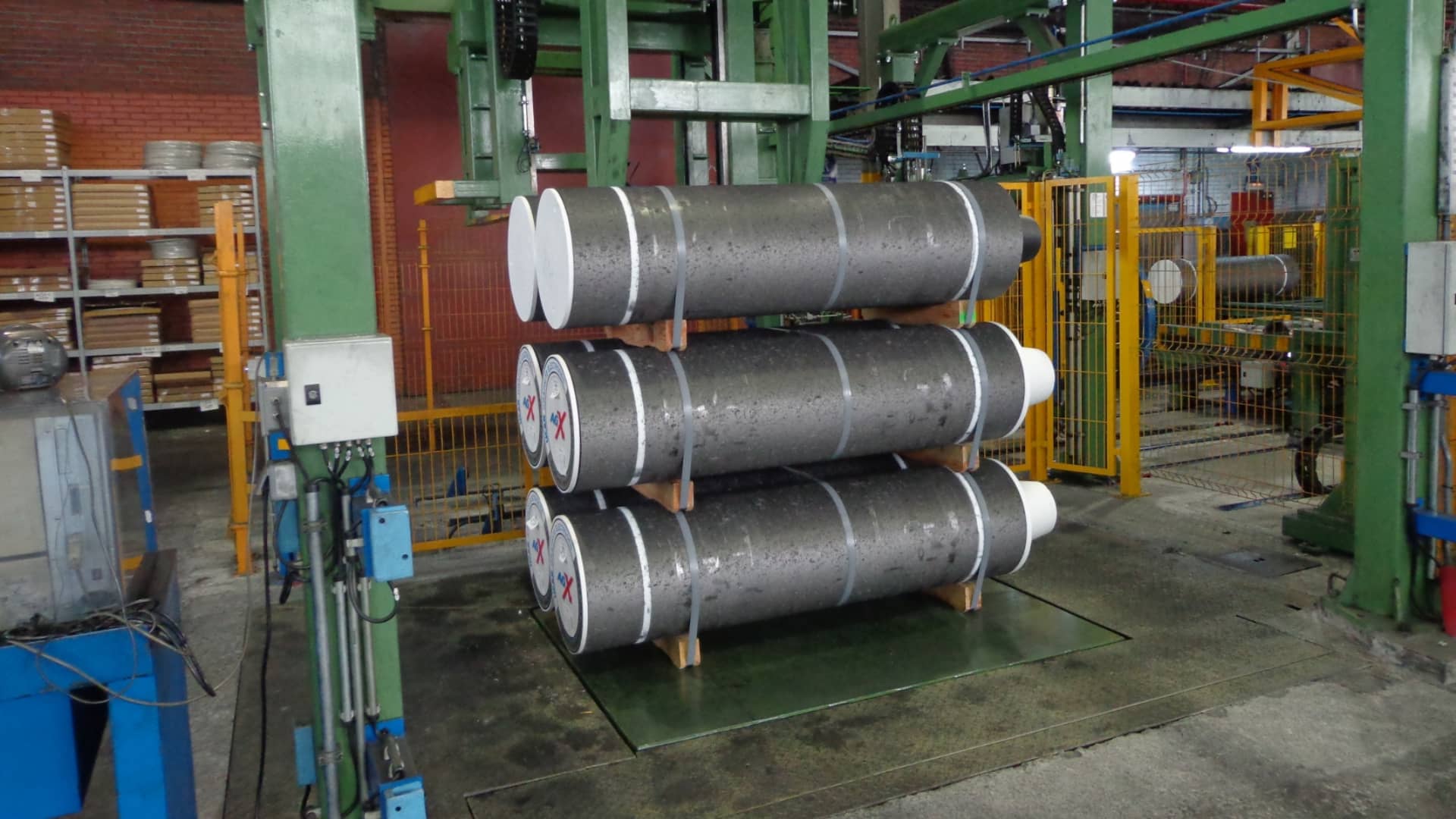 Sistema de introducción de consumibles de tacos de madera de Saizar Strapping Machine S.L.