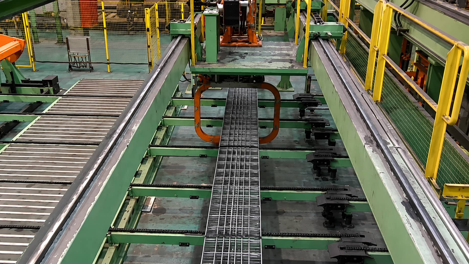 Línea automática de flejado para malla metálica de SAIZAR